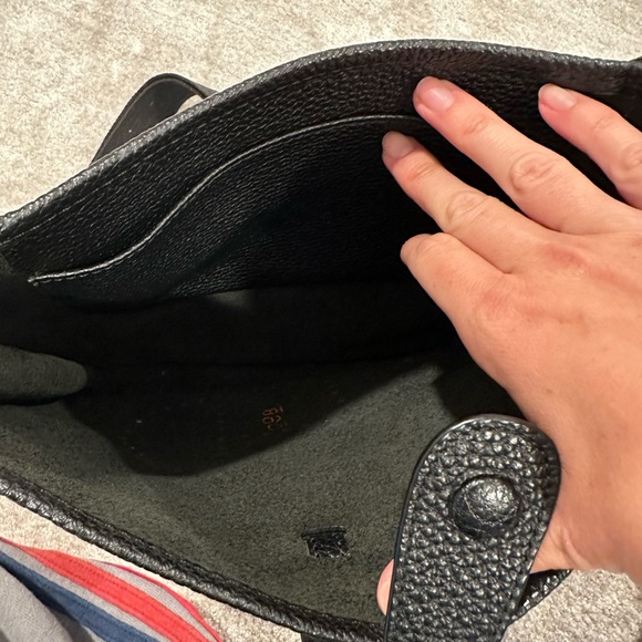 Black crossbody bag - Picture 2 of 3